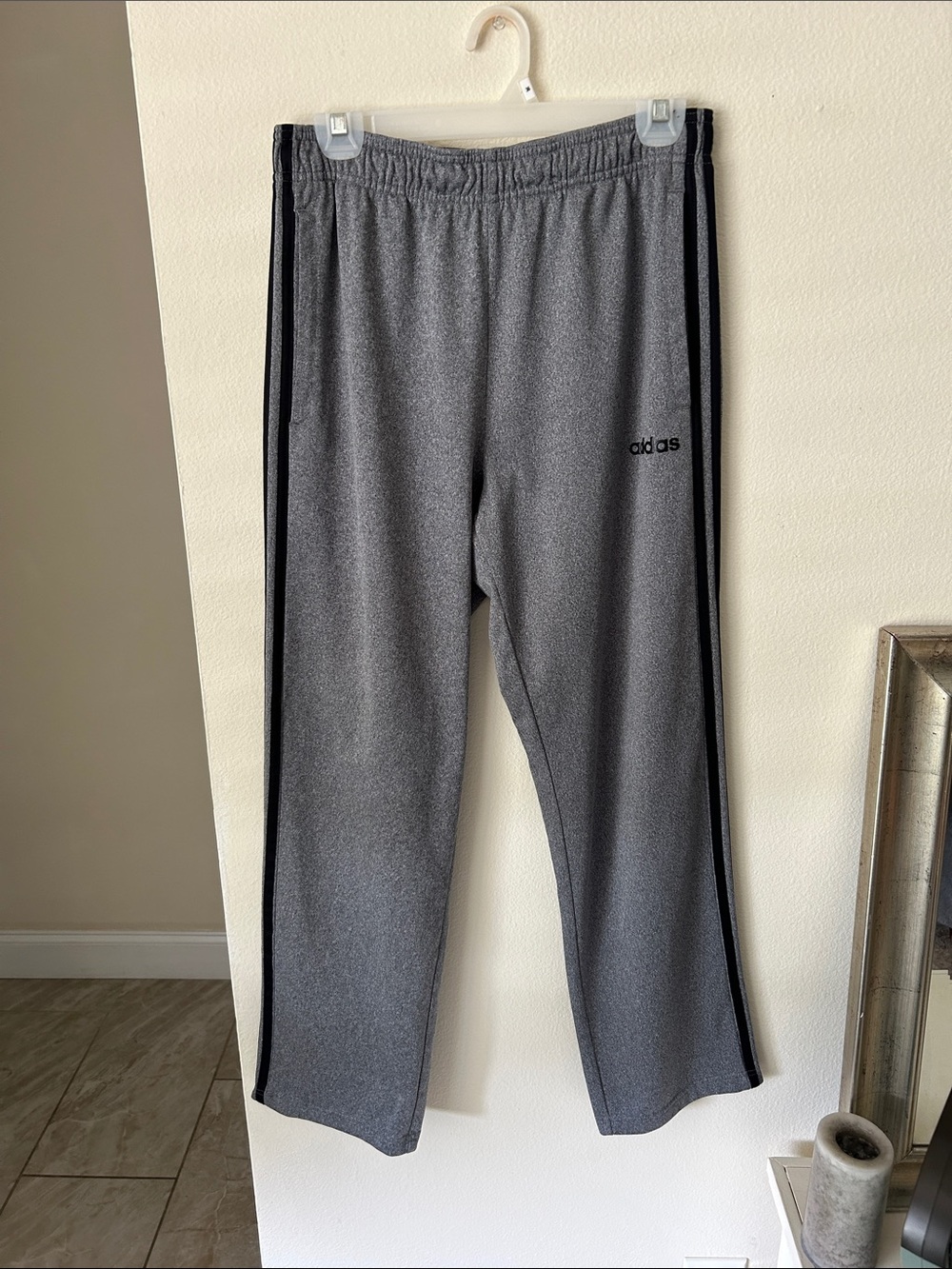 Adidas gray Y2k black Pull on sporty athletic loose straight pants M